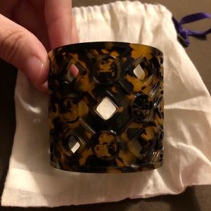 EUC Tory Burch Tortoise Cuff with dust bag